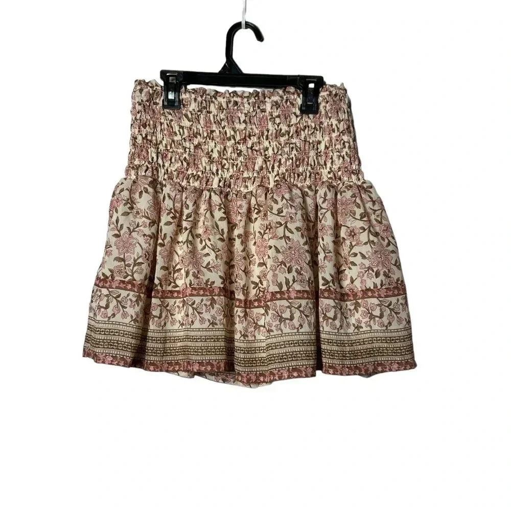 1696. BLU PEPPER SMOCKED AND FLARE SKIRT SIZE SMALL FLORAL PATTERN MINI LENGTH‎